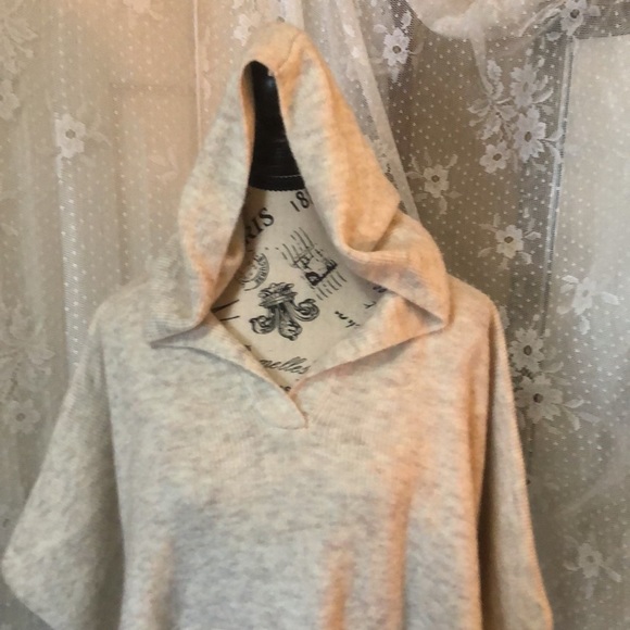 Loft Ivory Flecked Pocket Poncho Hoodie Sweater Size M/L Ribbed W/ Front Pocket - Picture 2 of 9